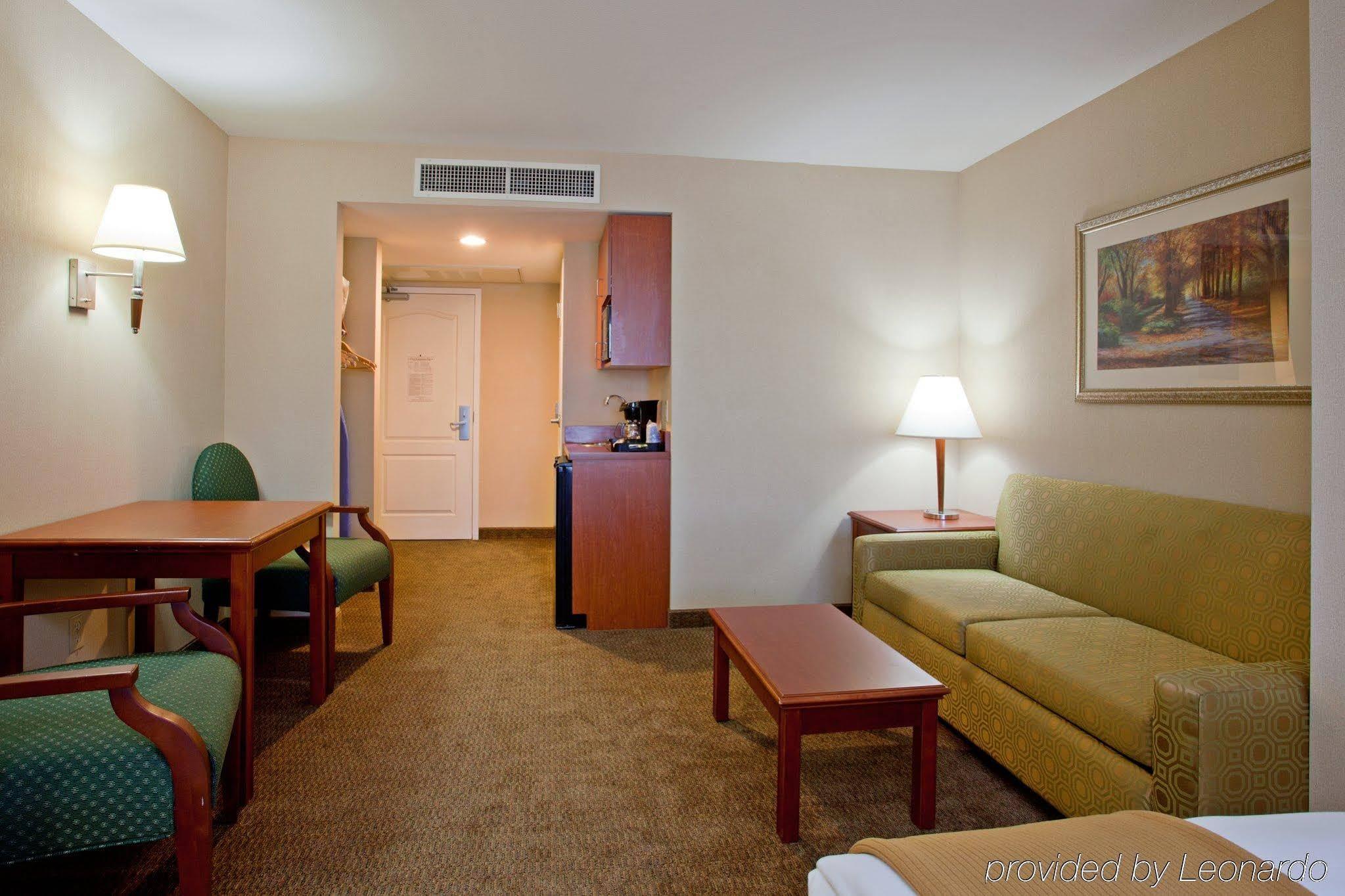 Western Valencia/six Flags Inn&suites 3*