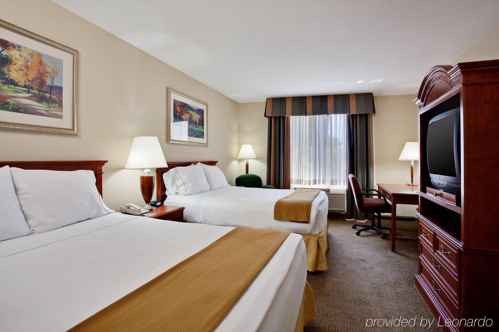Western Valencia/six Flags Inn&suites Hotel