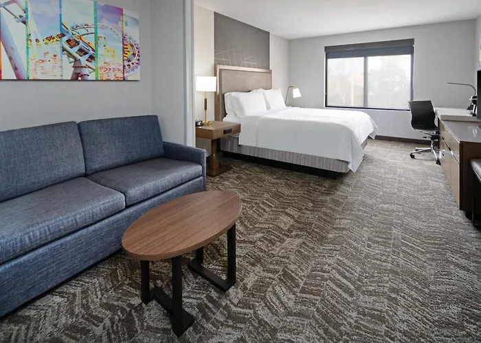 Best Western Valencia/Six Flags Inn & Suites