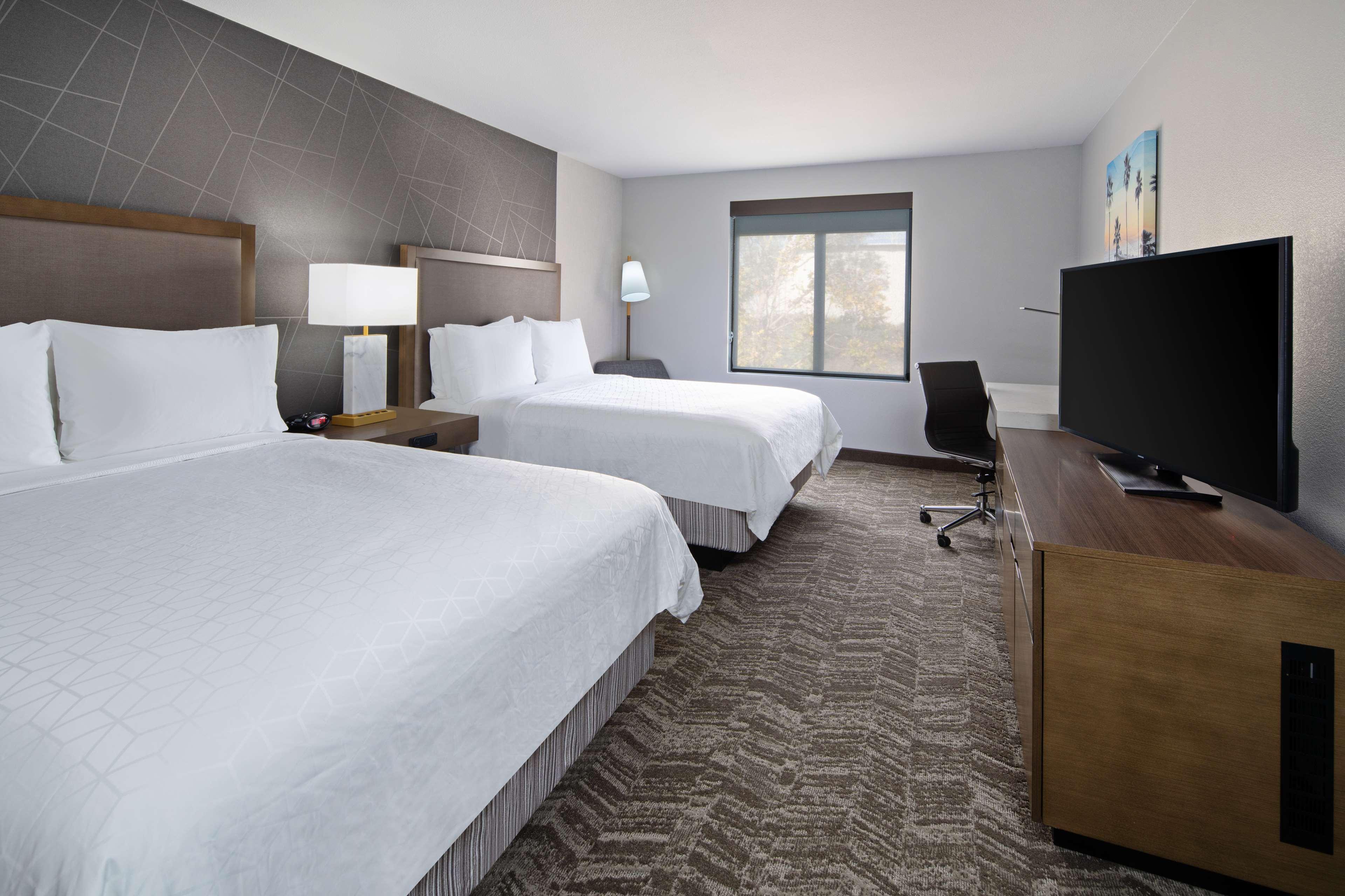 Western Valencia/six Flags & Hotel
