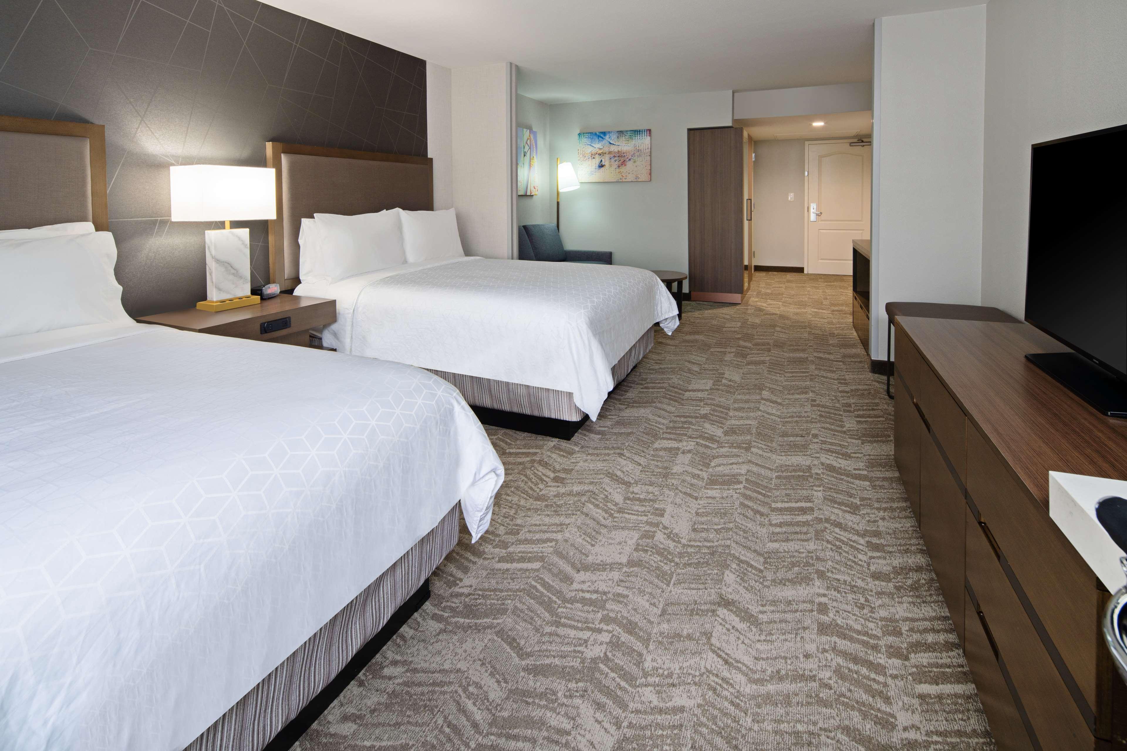 Western Valencia/six Flags & Hotel Santa Clarita
