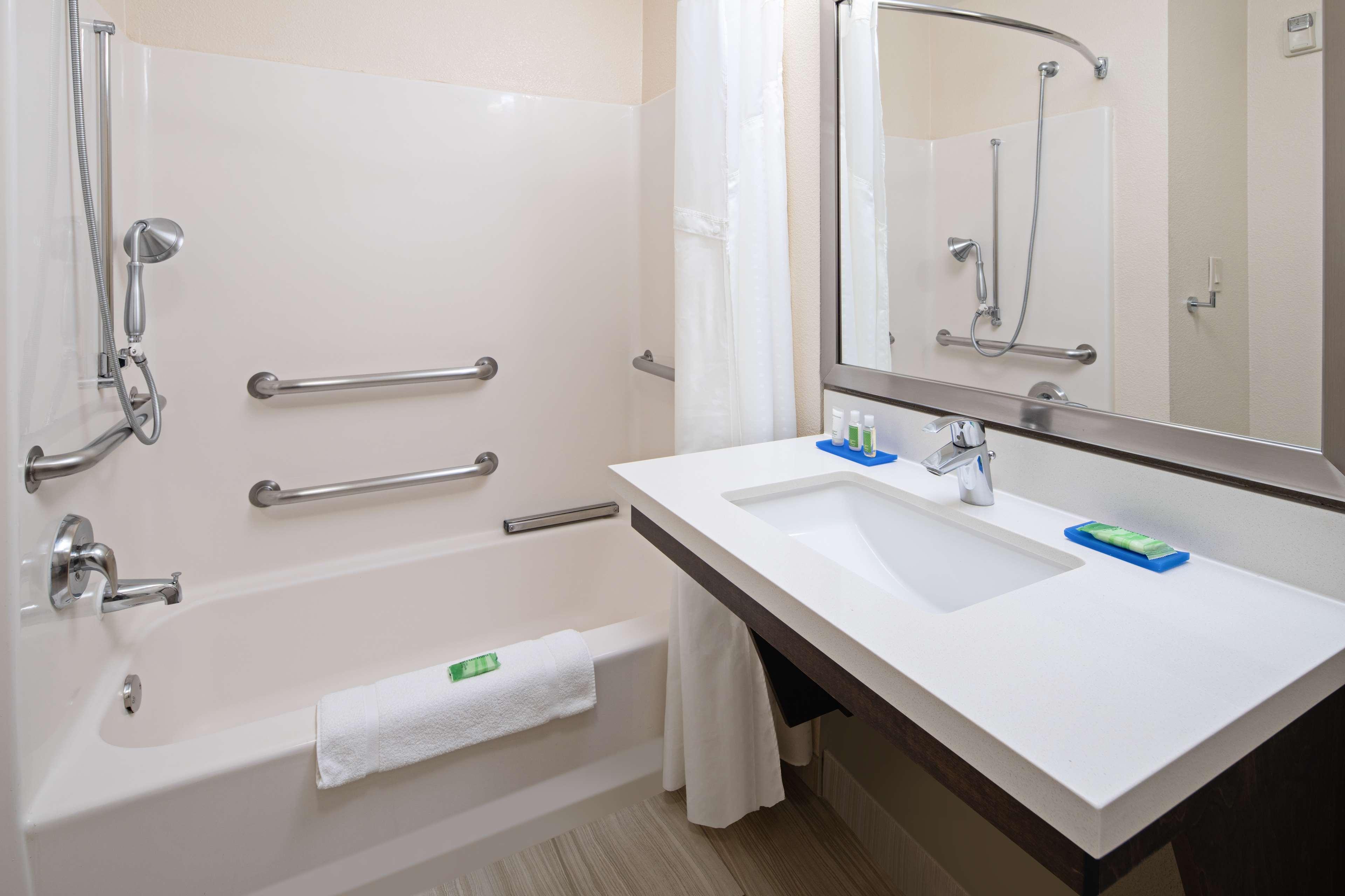 Western Valencia/six Flags & Hotel 3*