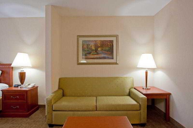 Western Valencia/six Flags & Hotel Santa Clarita