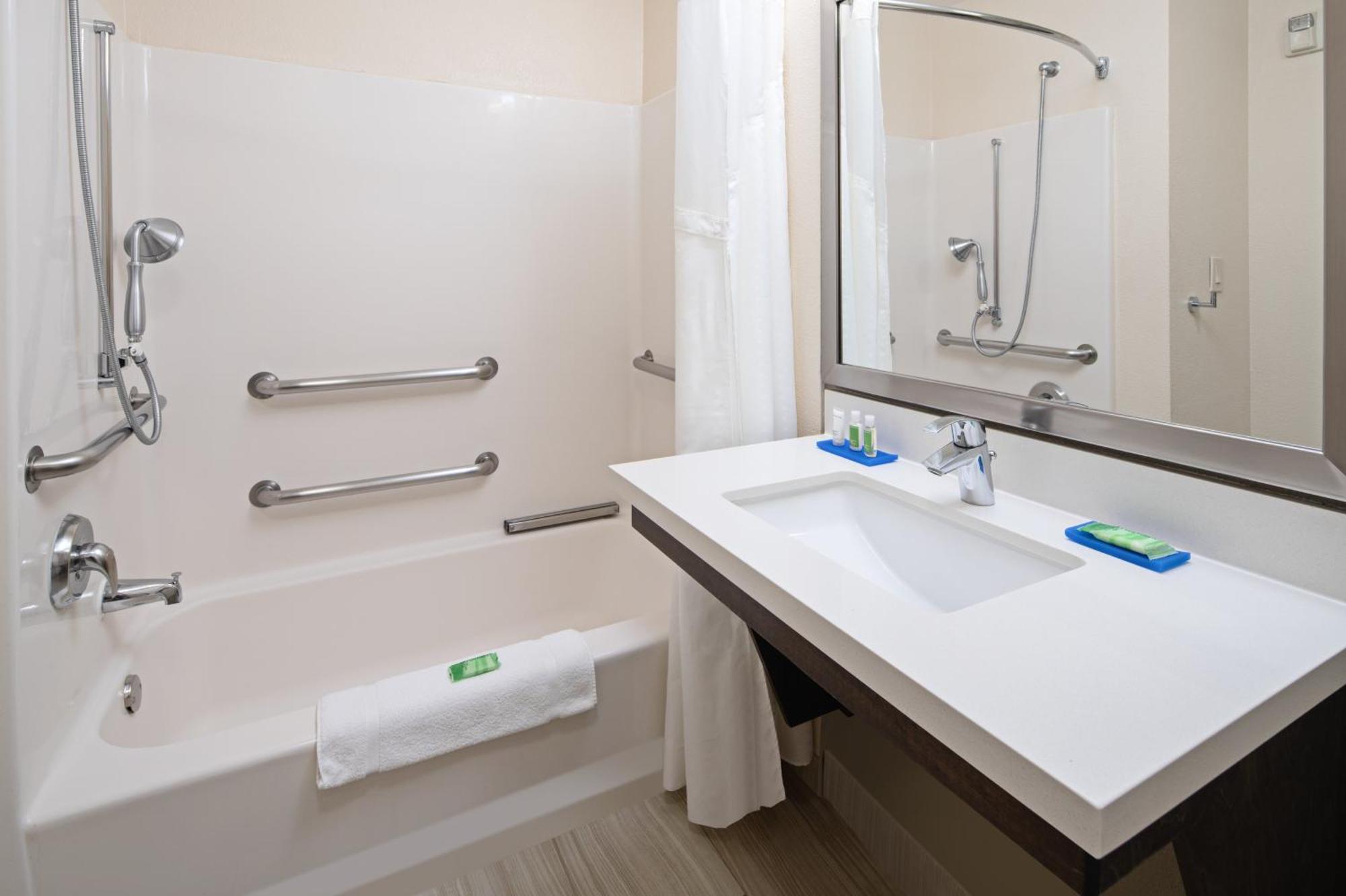 Western Valencia/six Flags & Hotel 3*